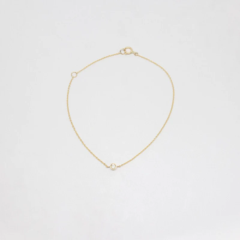 Armband mit kleinen Anhängern